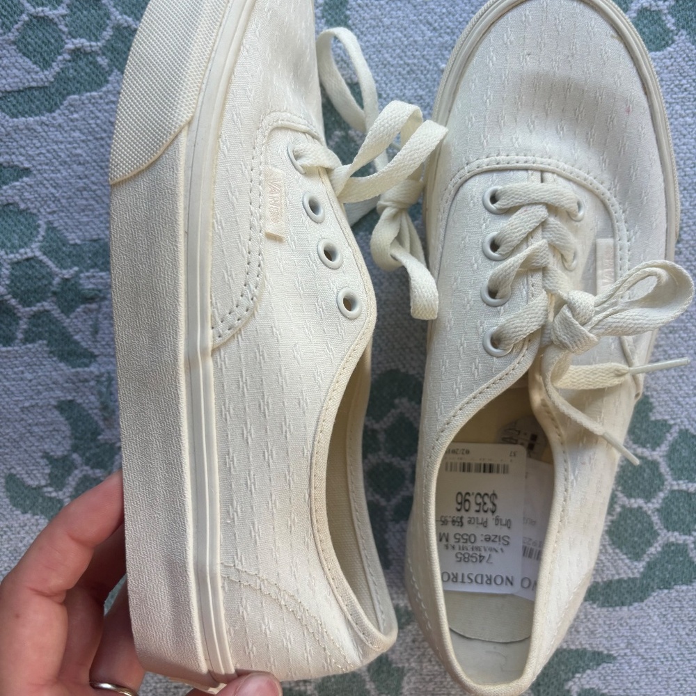 Vans NWT Womens 7